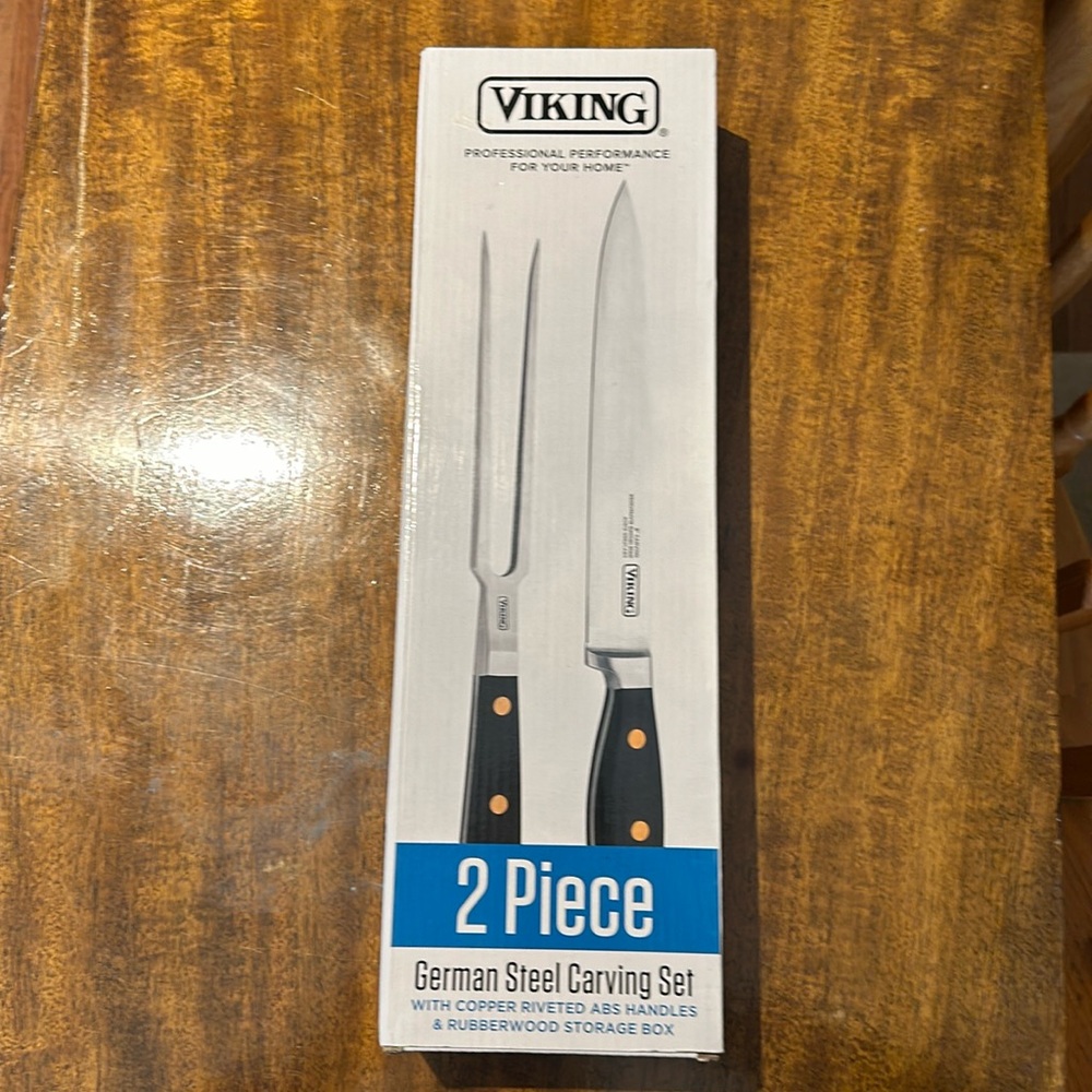 NWT VIKING PROFESSIONAL GERMAN STEEL CARVING SET 2 PIECES sur la table